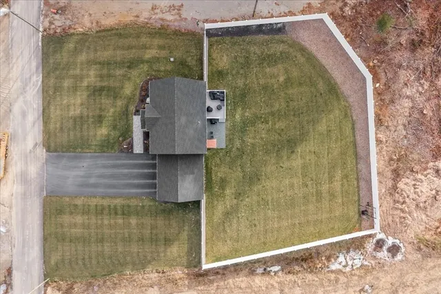 a view of a back yard of the house