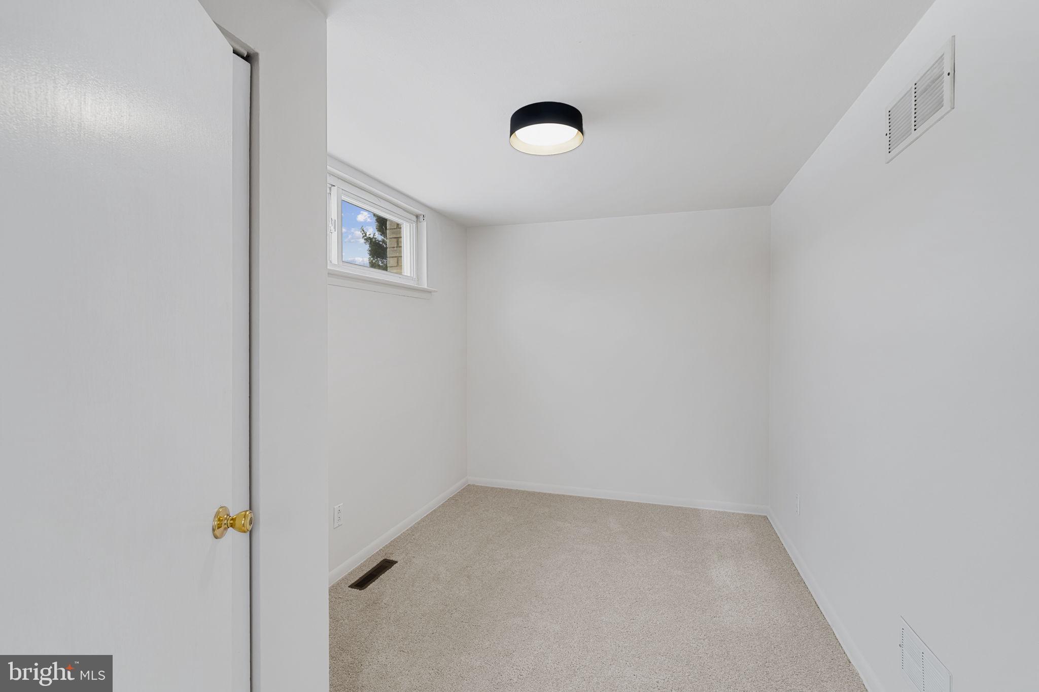 859 Andover Road Lansdale, PA 19446 - Photo 28 of 44 a view of a hallway