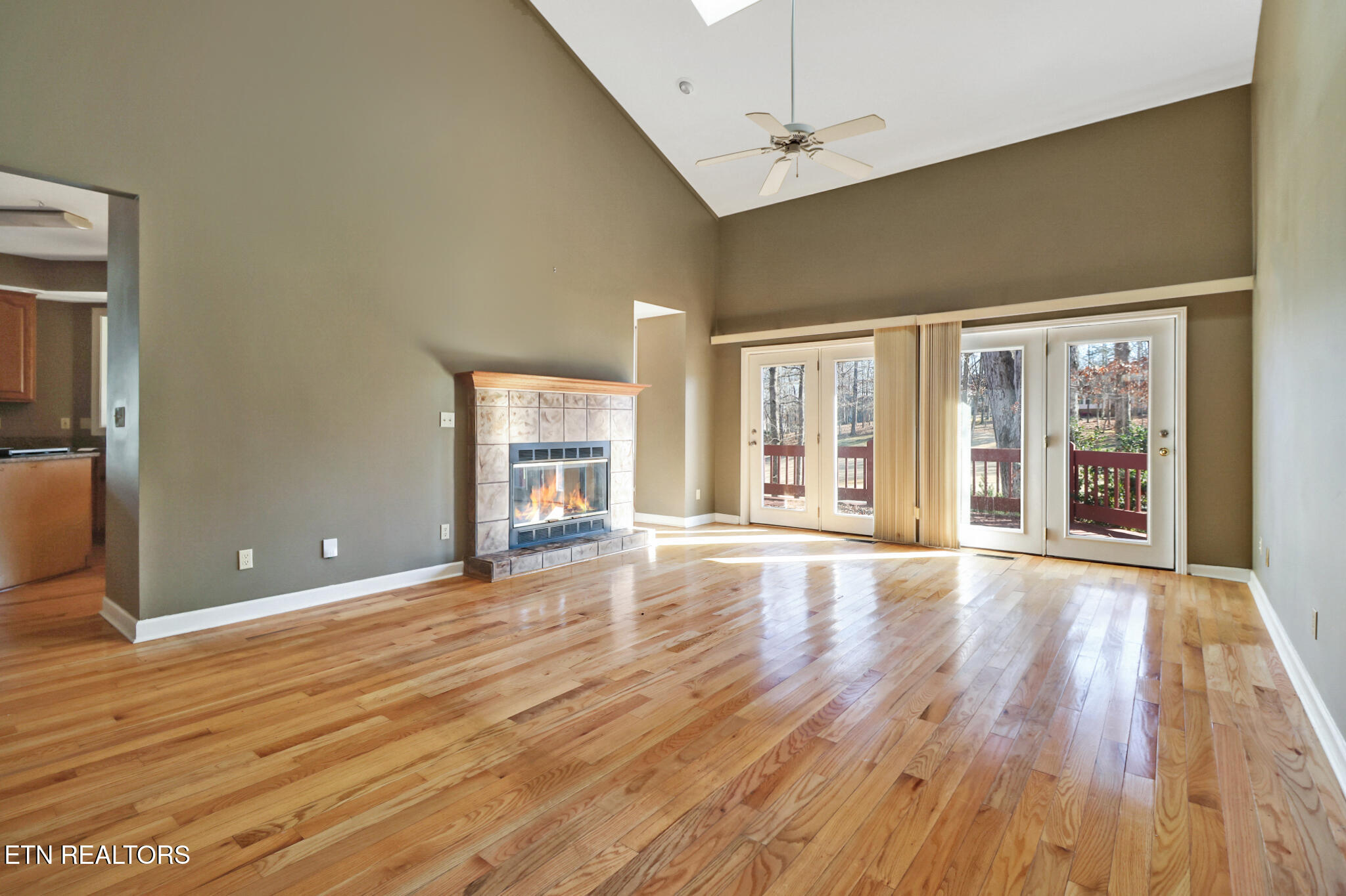 121 Inata Circle Loudon, TN 37774 - Photo 14 of 52 if1a3972-if1a3976_optional