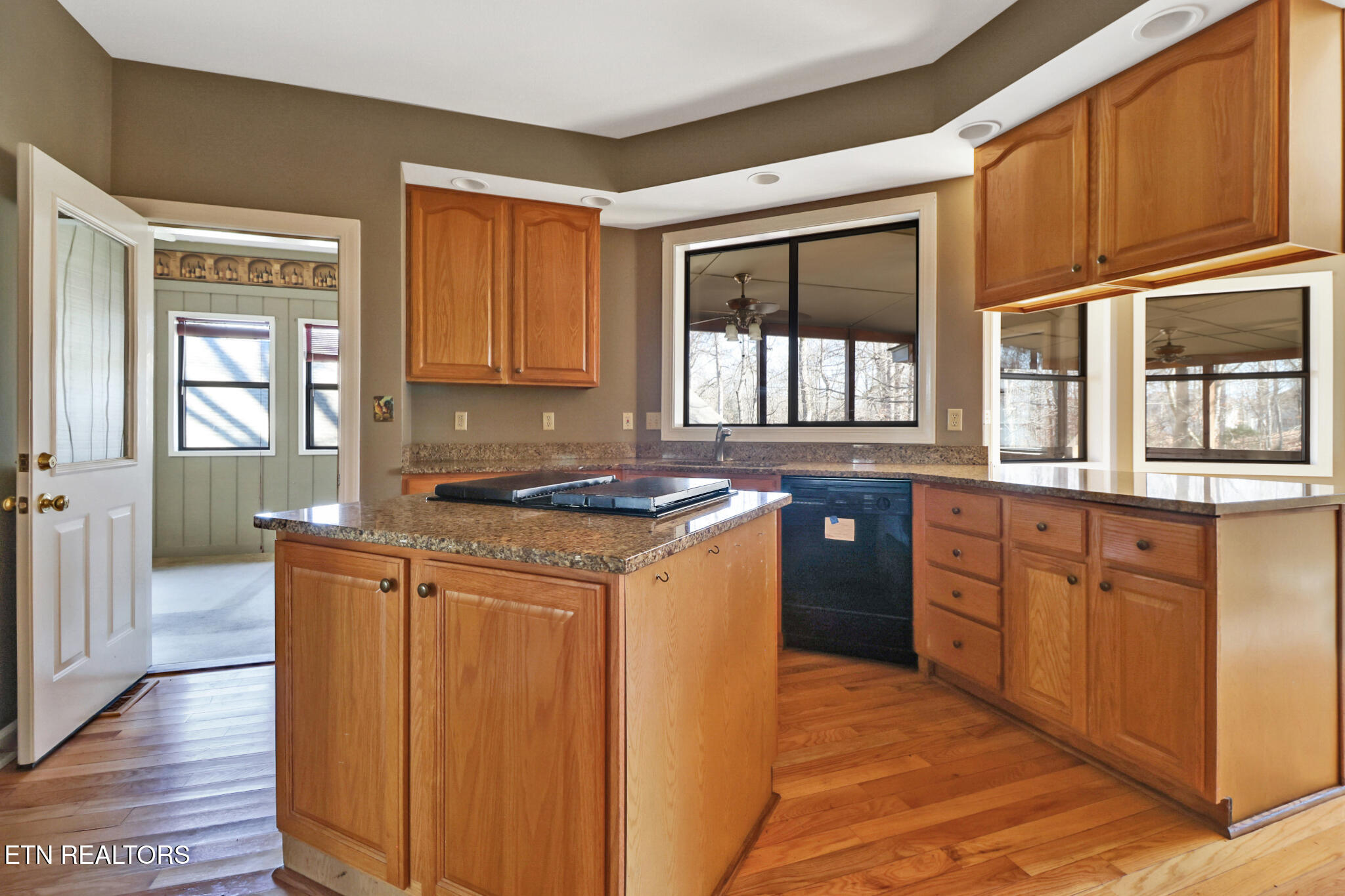 121 Inata Circle Loudon, TN 37774 - Photo 20 of 52 if1a3997-if1a4001