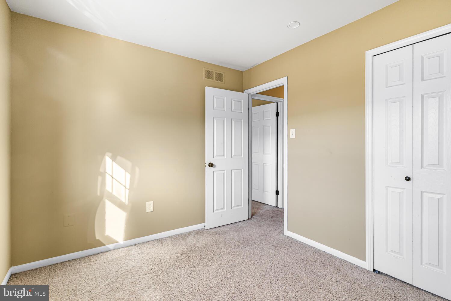 515 North York Road, Unit 1C Willow Grove, PA 19090 - Photo 13 of 18 an empty room with windows and closet