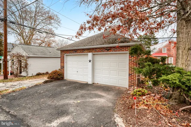 a view of a house with a garage