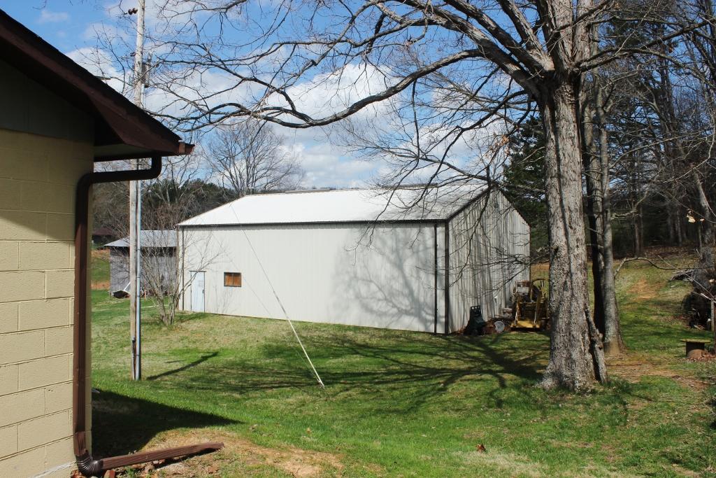 1800 Repass Road New Market, TN 37820 - Photo 29 of 39 barn (1024x683).jpg