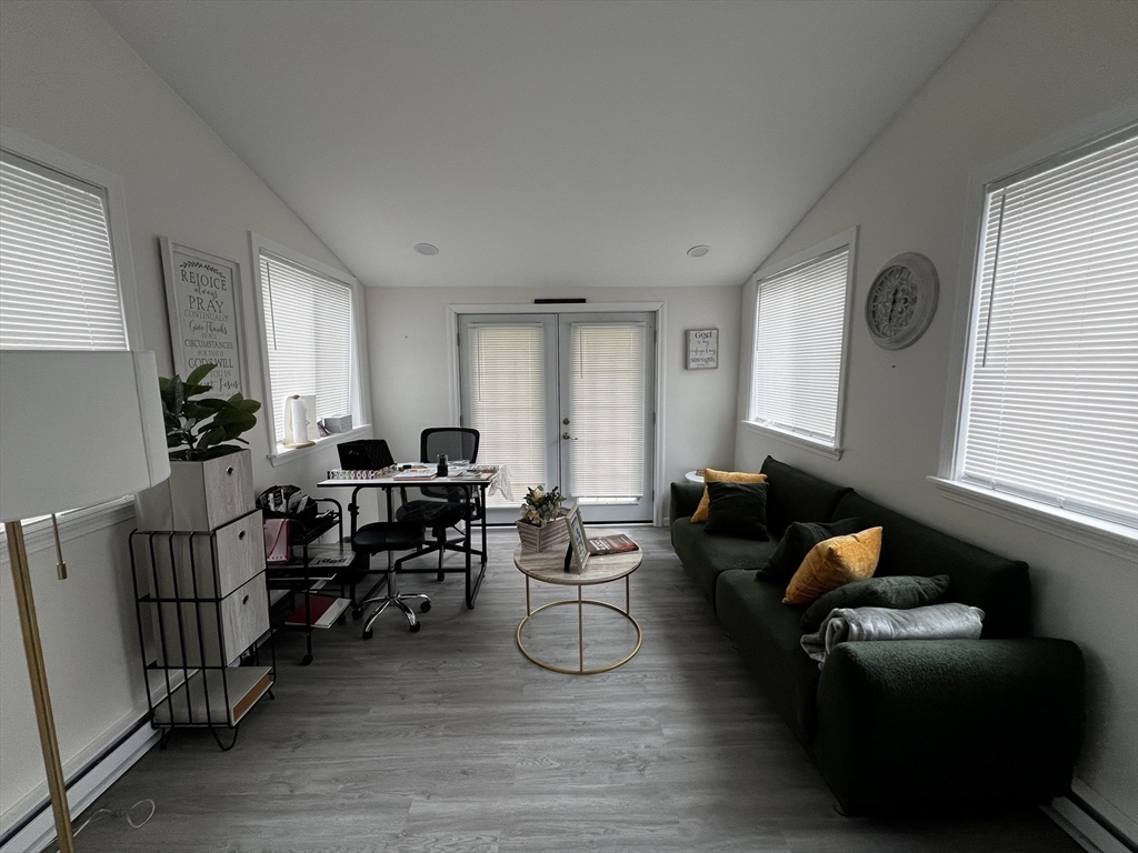 11 Calvin Street Springfield, MA 01104 - Photo 6 of 9