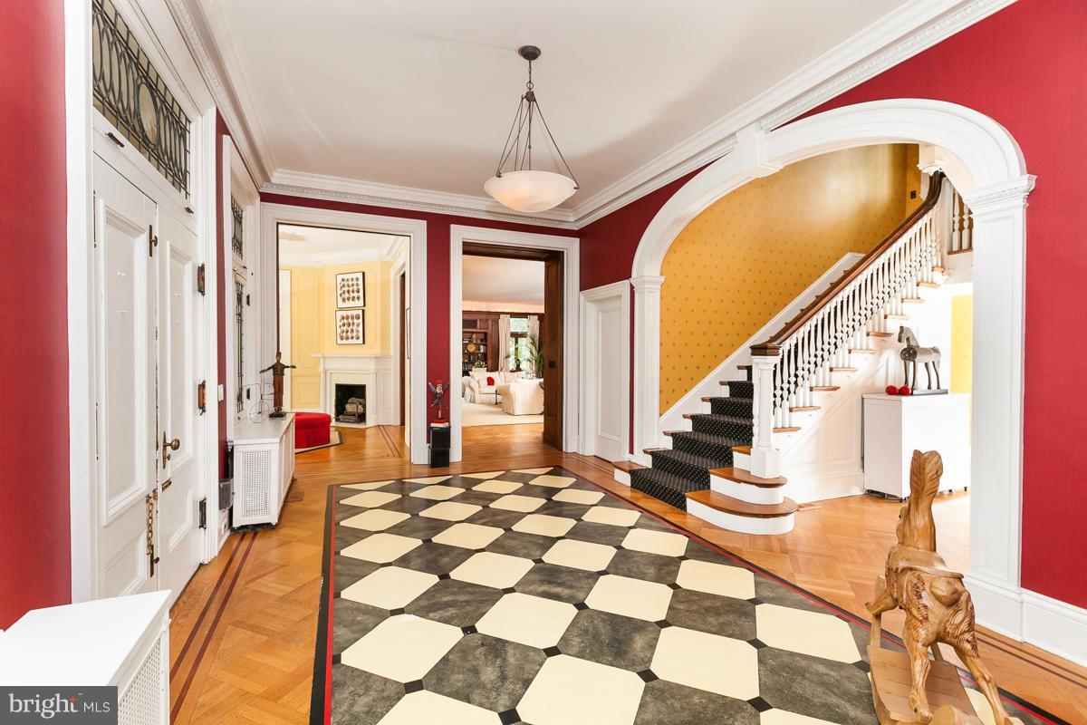 108 Ridgewood Road Baltimore, MD 21210 - Photo 3 of 30 a view of a interior of the house