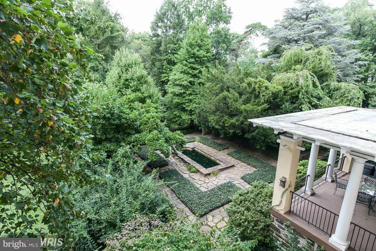 108 Ridgewood Road Baltimore, MD 21210 - Photo 27 of 30 an aerial view of a house with a yard