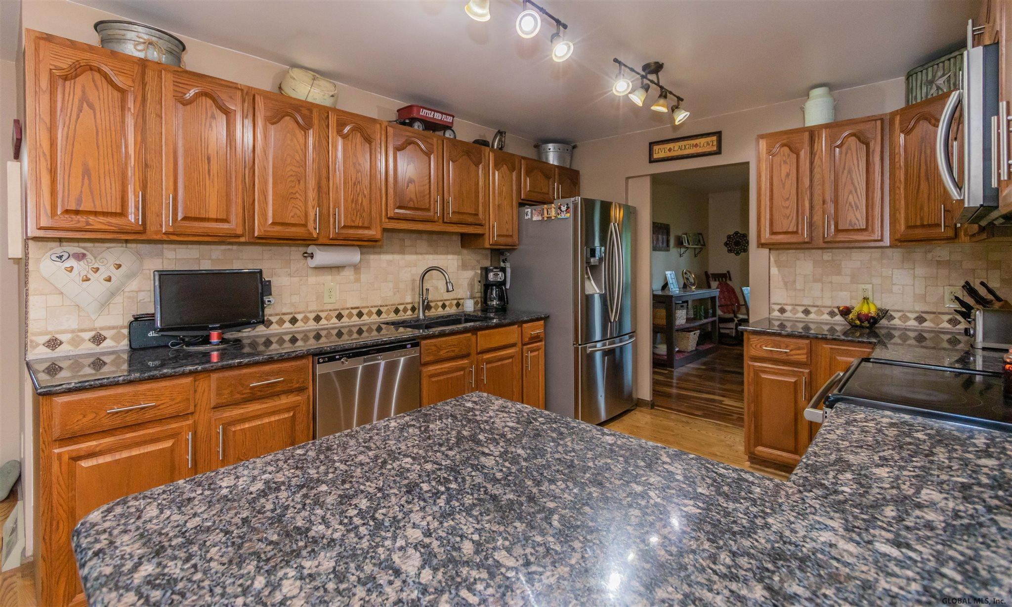 286 Morrow Road Amsterdam, NY 12010 - Photo 2 of 79 Photo 2