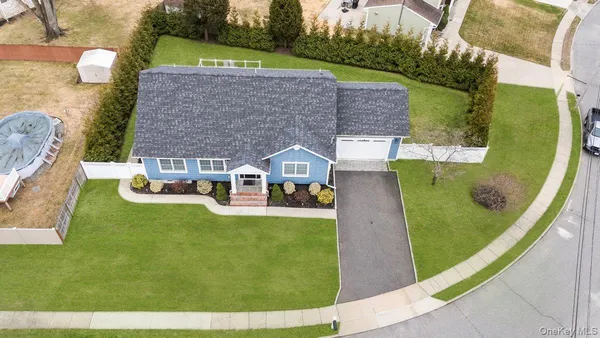 $749,000 | 66 Arch Drive, Holbrook, NY 11741