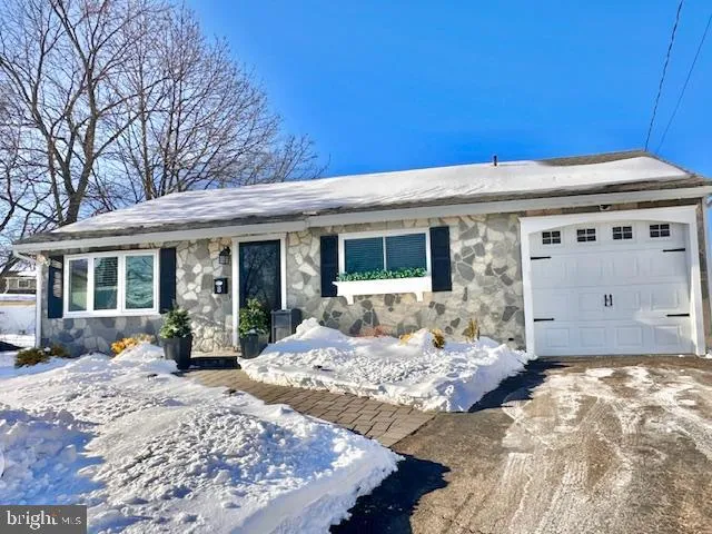 $600,000 | 10 Willow Court, Parlin, NJ 08859