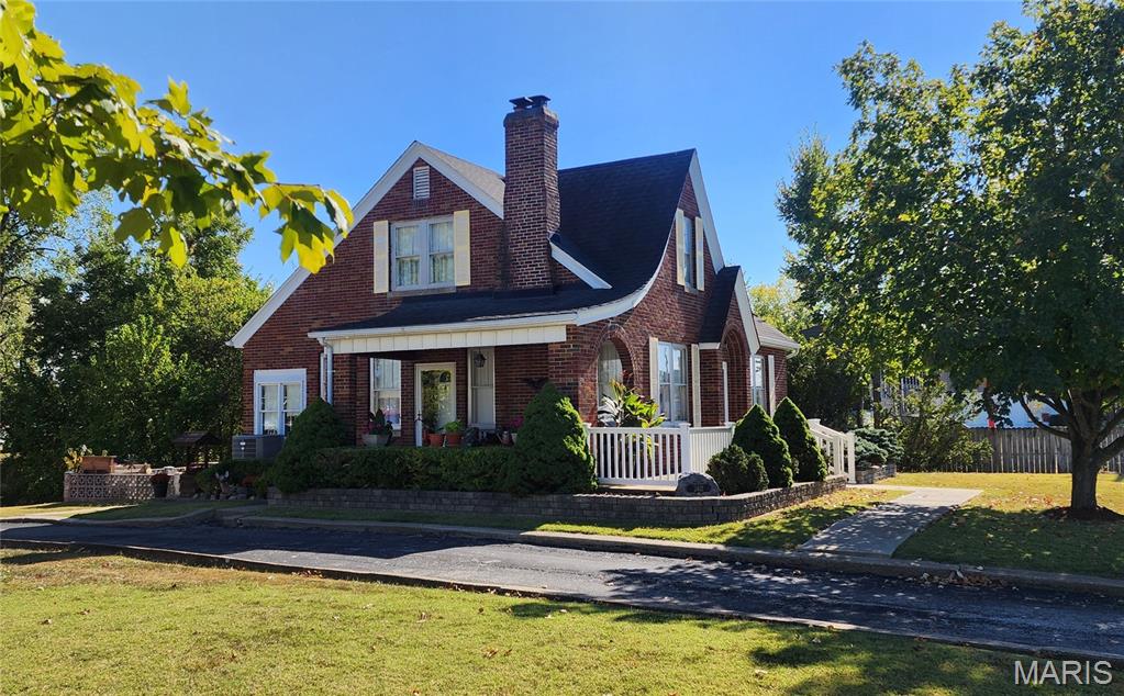 2412 State Street Chester, IL 62233 - Photo 1 of 11 Gallery Image 1