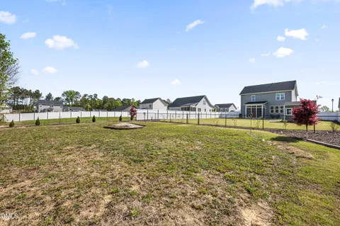 a view of back yard of the house