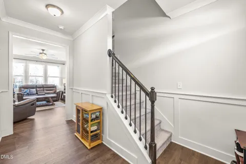 a house view with swimming pool