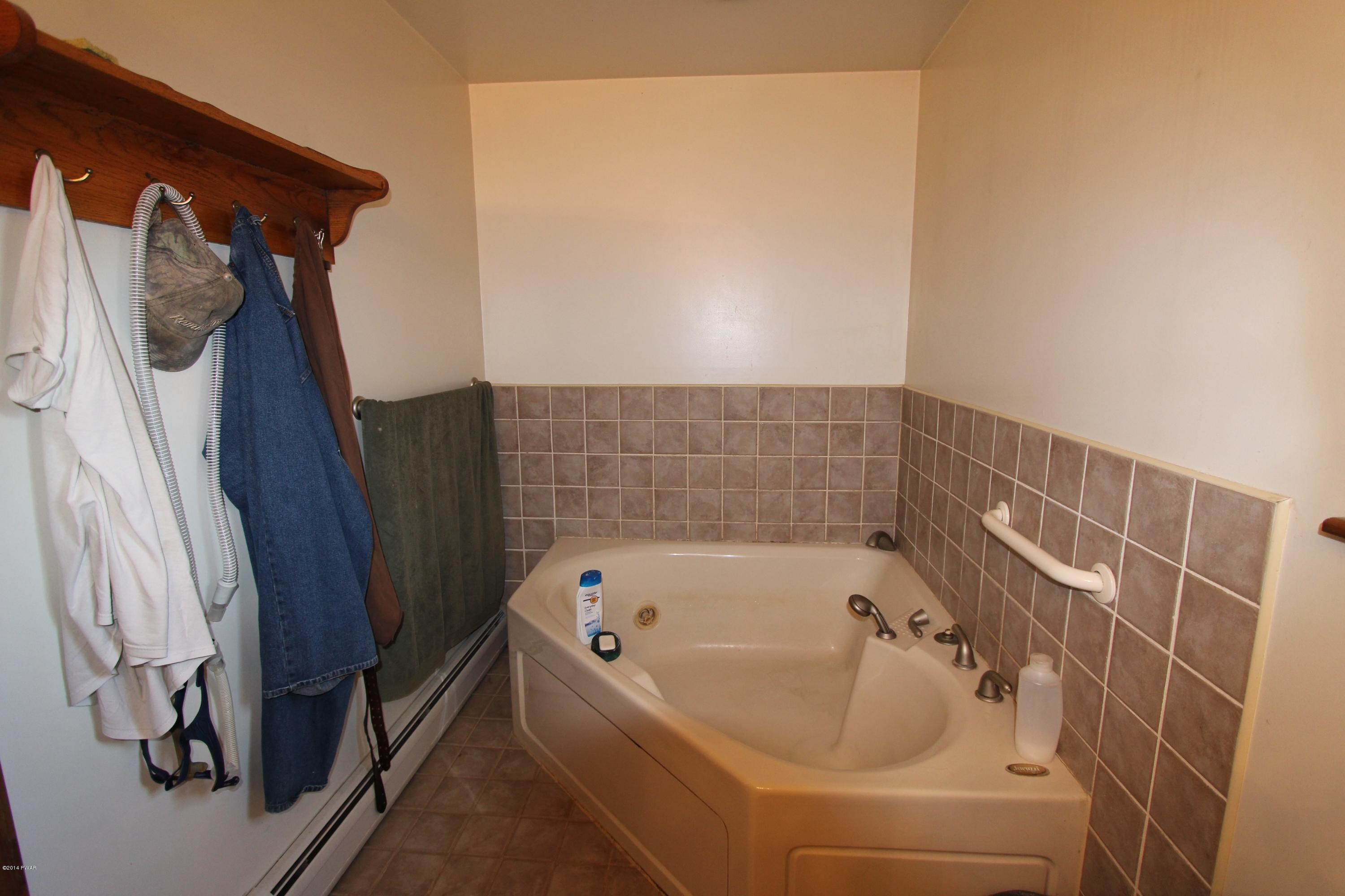 450 Little Walker Road Shohola, PA 18458 - Photo 8 of 28 Gallery Image 8