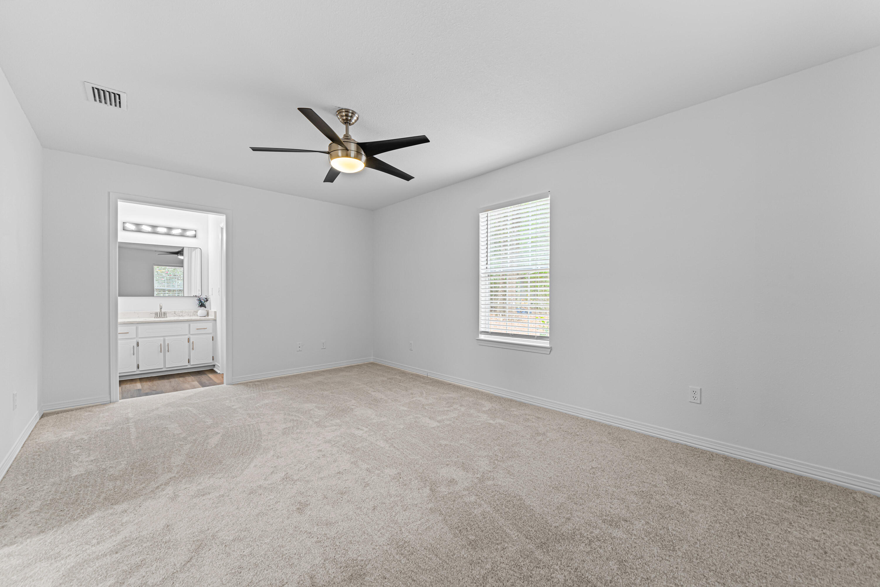 6004 Donald Guy Road Crestview, FL 32539 - Photo 13 of 31 Spacious and Peaceful Primary Retreat