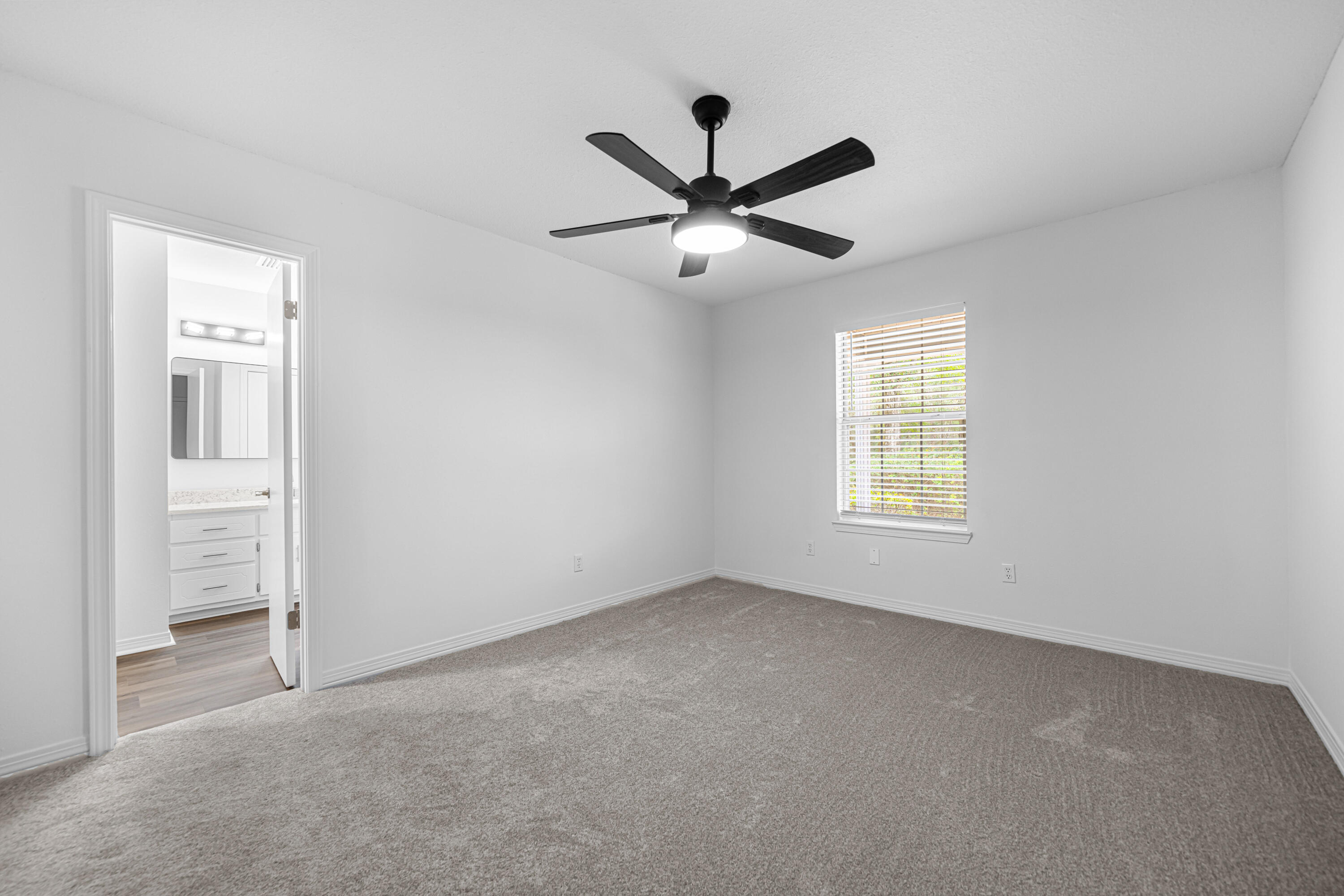 6004 Donald Guy Road Crestview, FL 32539 - Photo 17 of 31 Tidy and Comfortable