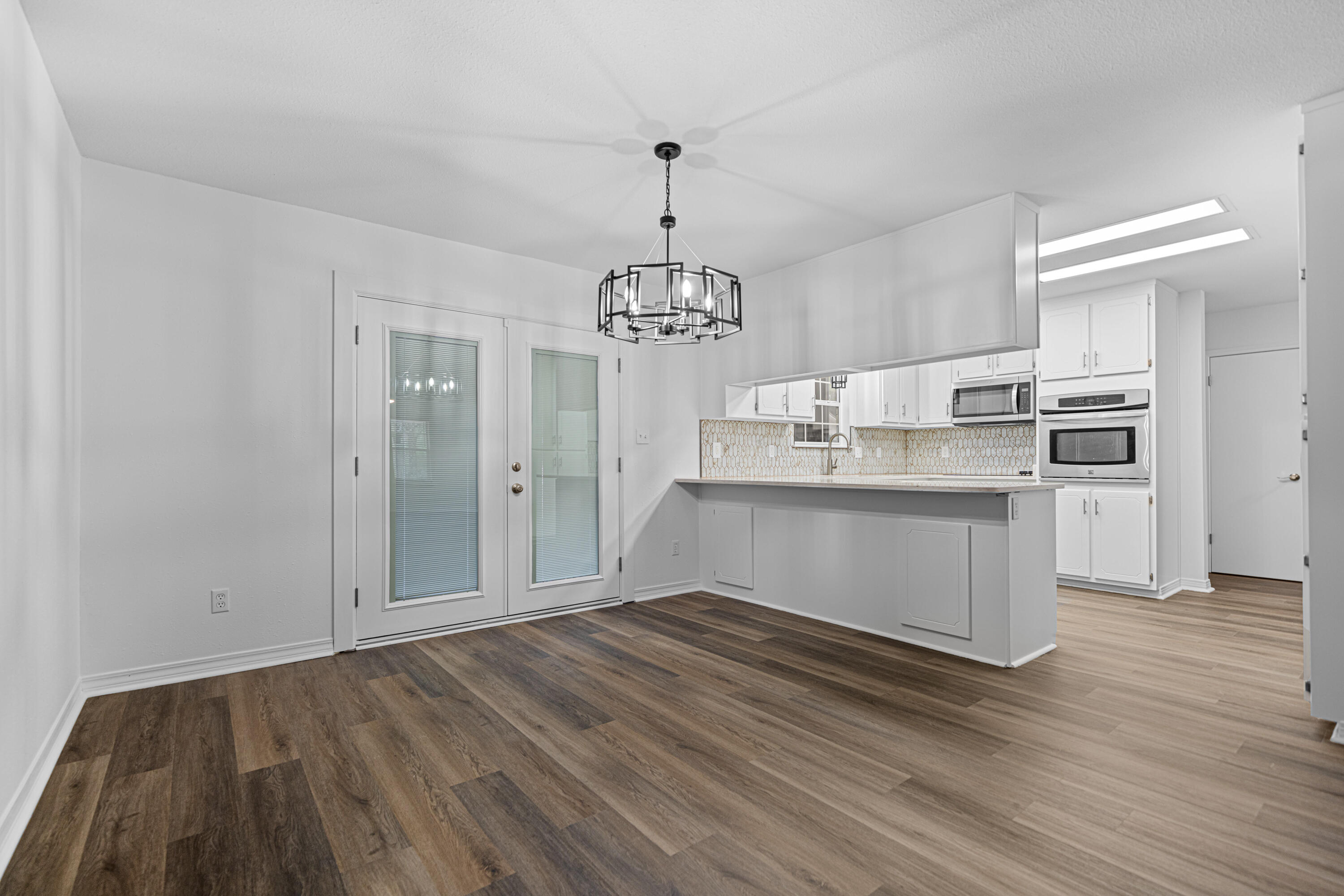 6004 Donald Guy Road Crestview, FL 32539 - Photo 6 of 31 Casual Dining With a Cozy Feel