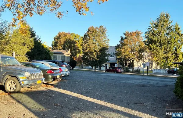 $800 | 115 West Allendale Avenue, Unit 4, Allendale, NJ 07401
