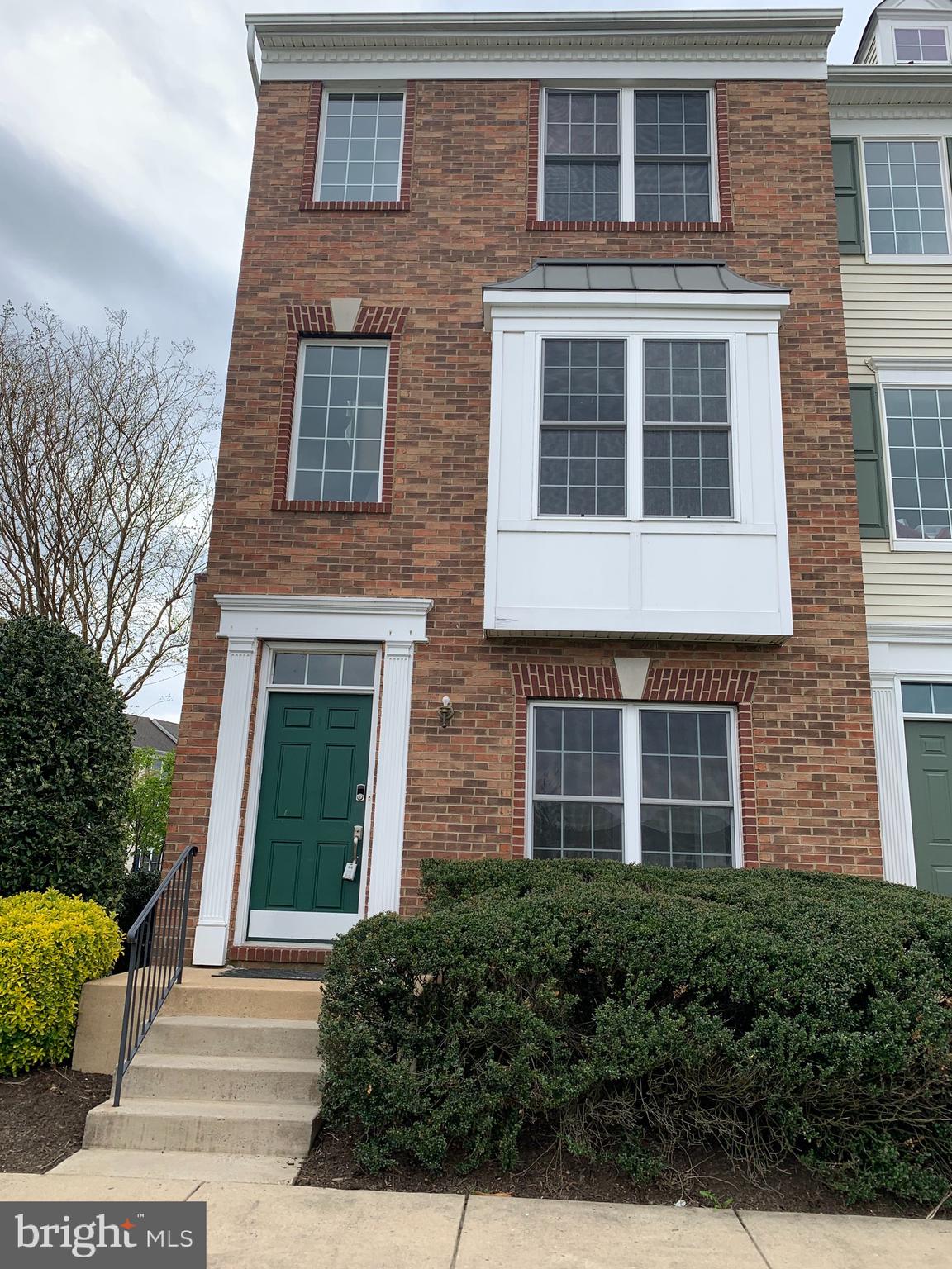 25323 Eldridge Terrace Chantilly, VA 20152 - Photo 2 of 27