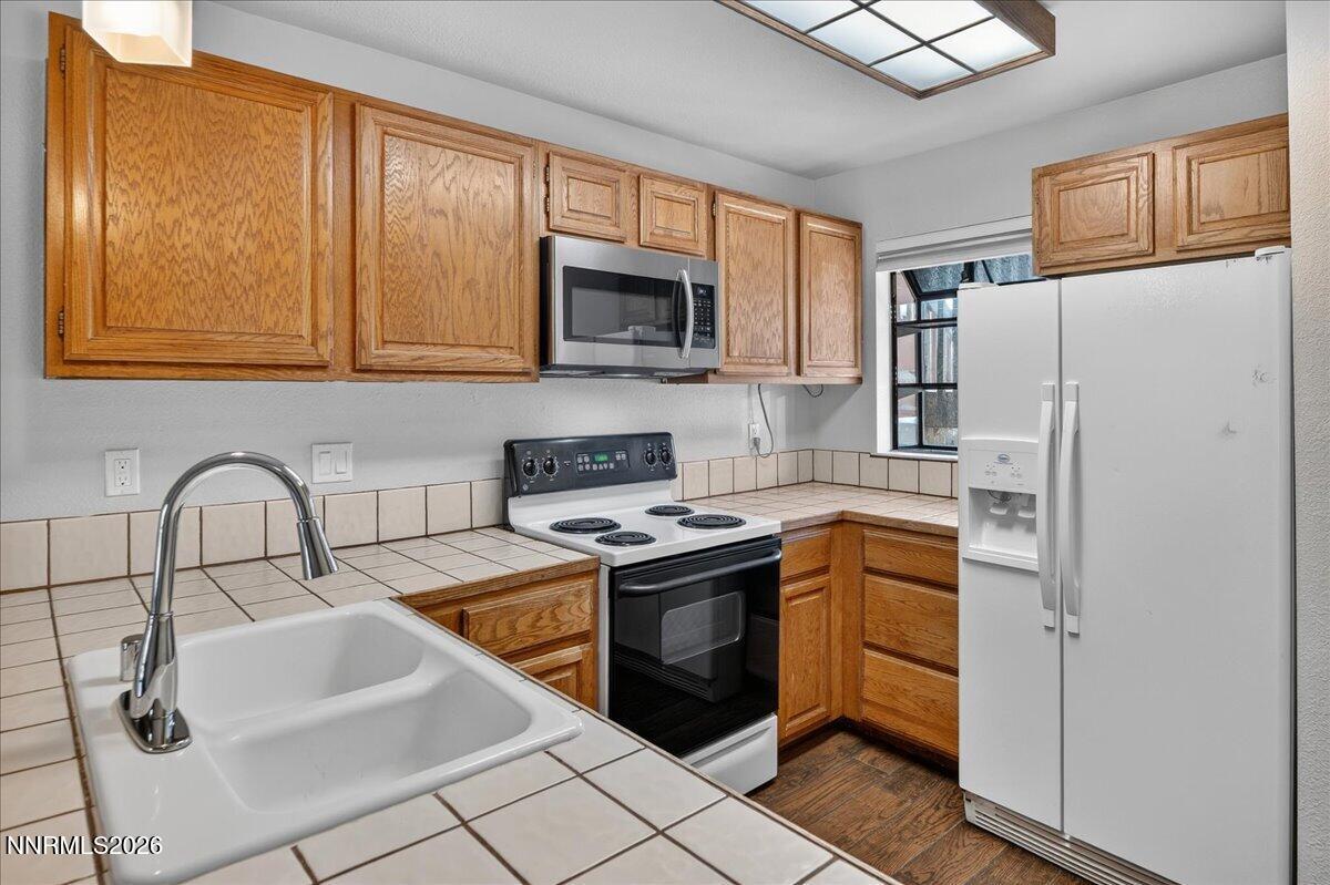 2980 Tierra Verde East Reno, NV 89512 - Photo 4 of 27 04-DSC_8807