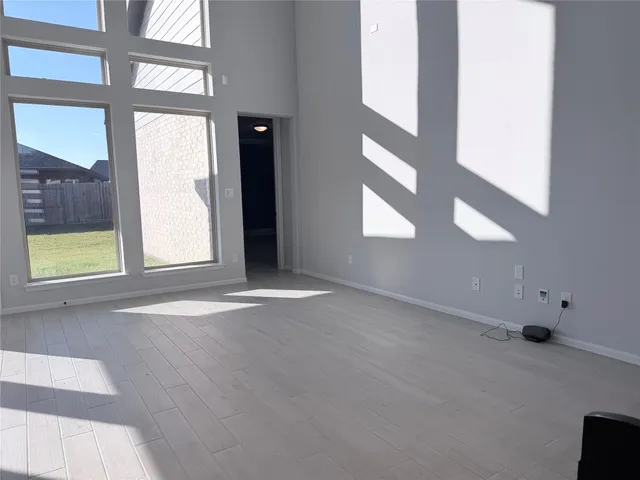 a view of empty room with window