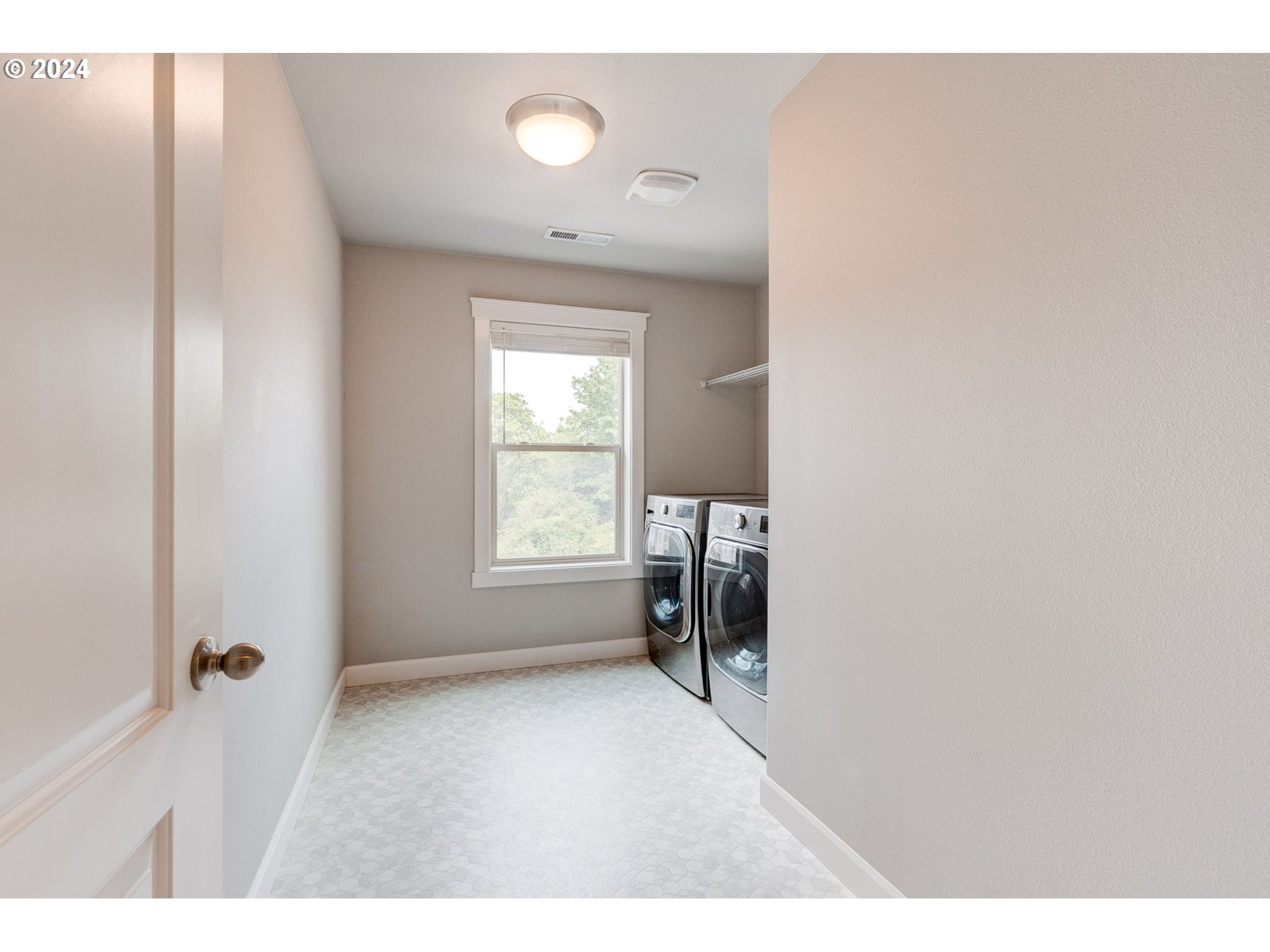 3293 North 10th Street Ridgefield, WA 98642 - Photo 26 of 47 a workspace with furniture and a window