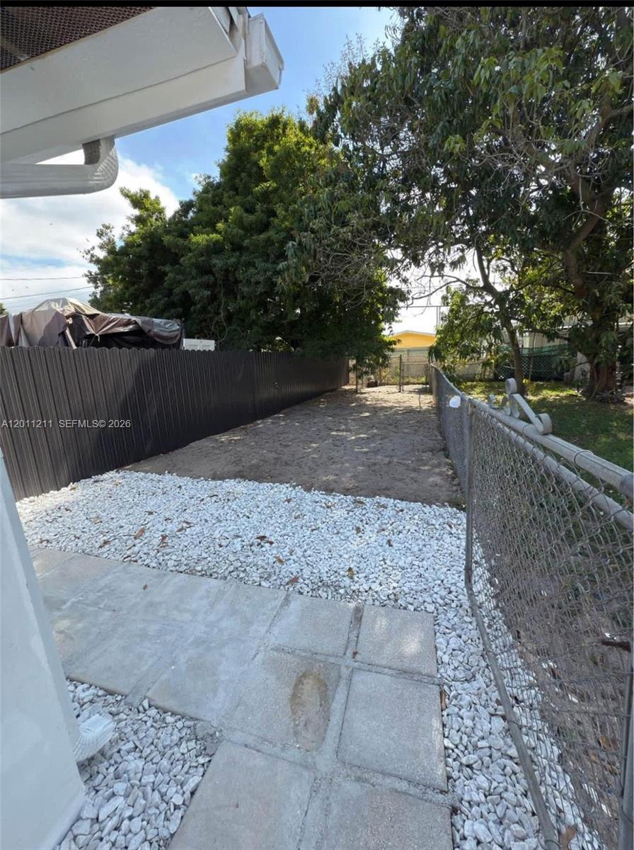 526 East 54th Street Hialeah, FL 33013 - Photo 10 of 11