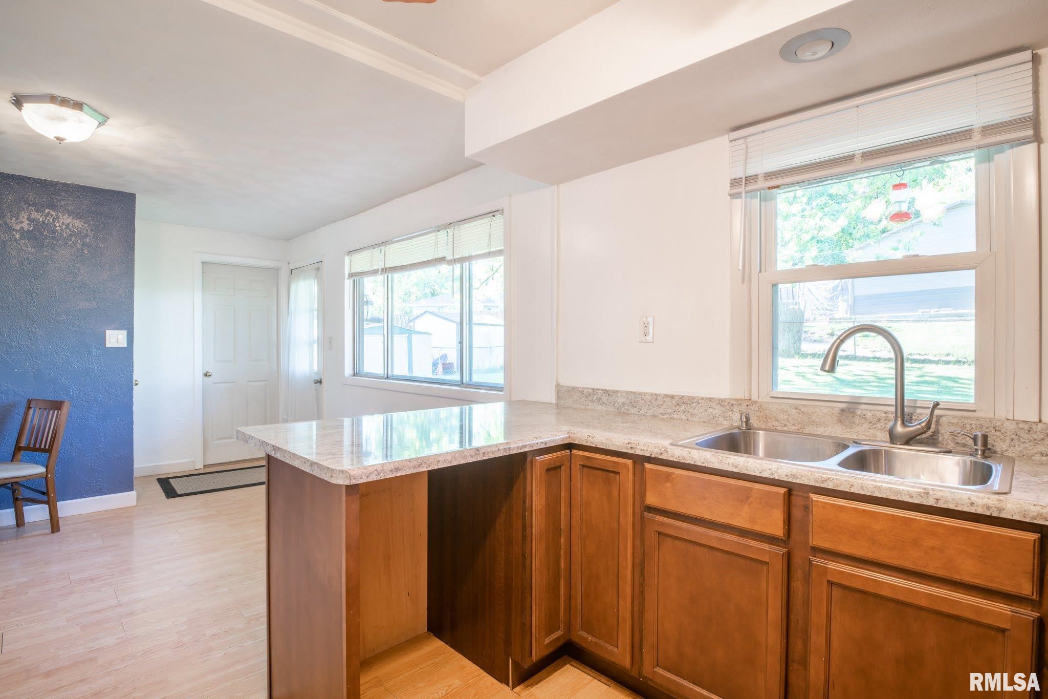 5527 North Hamilton Road Peoria, IL 61614 - Photo 18 of 48 Gallery Image 18