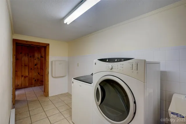 a view of a hallway with washer and dryer