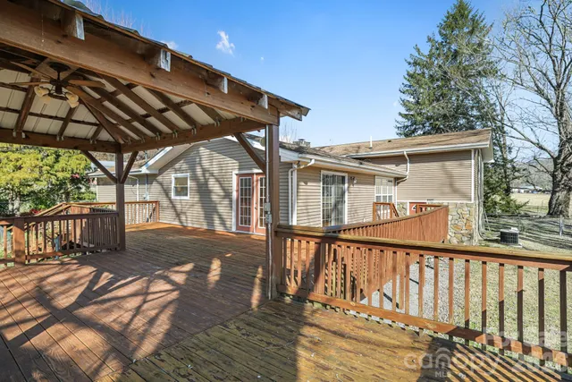 $549,000 | 1644 West Deep Creek Road, Bryson City, NC 28713