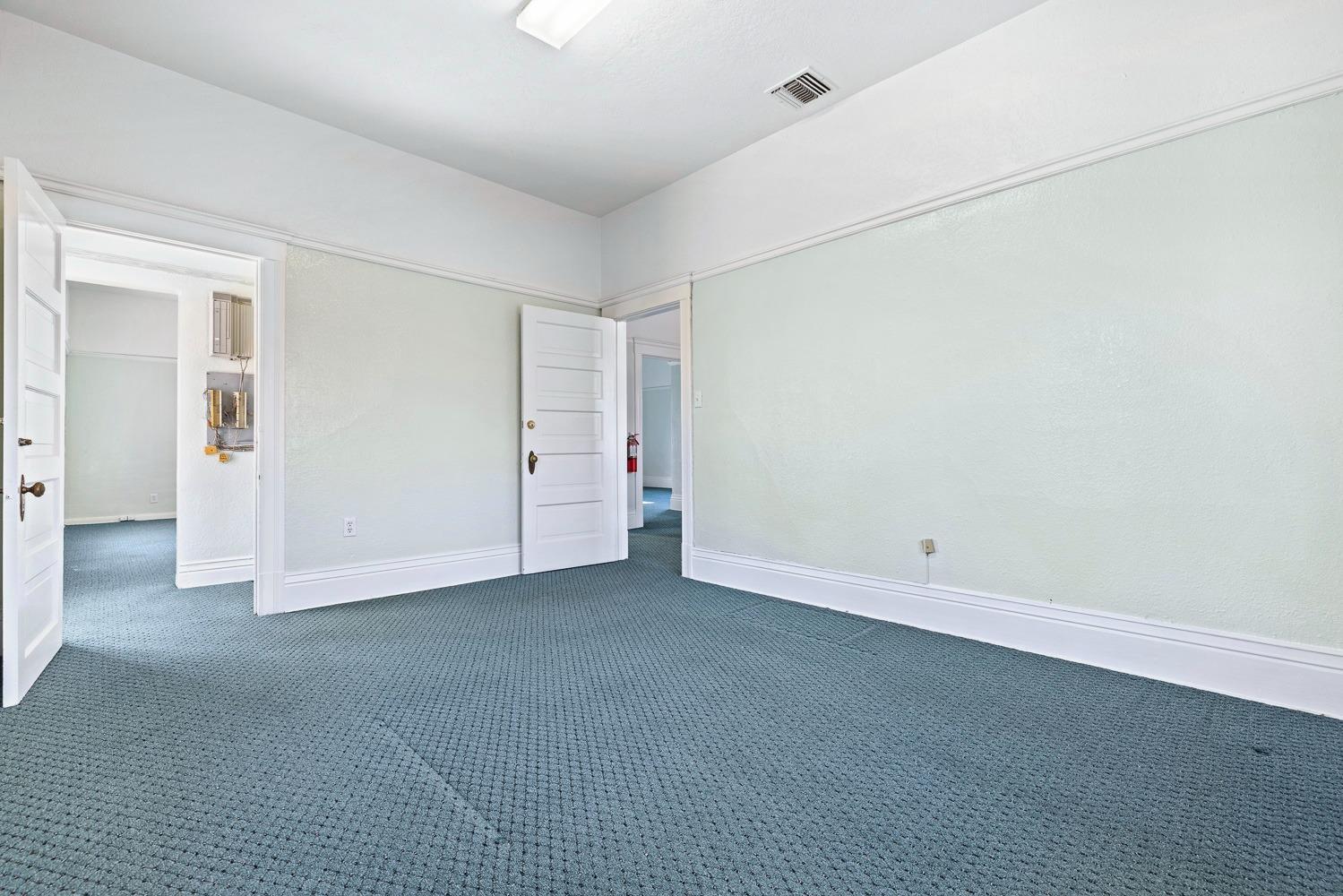 235 North Fulton Street Fresno, CA 93701 - Photo 23 of 43