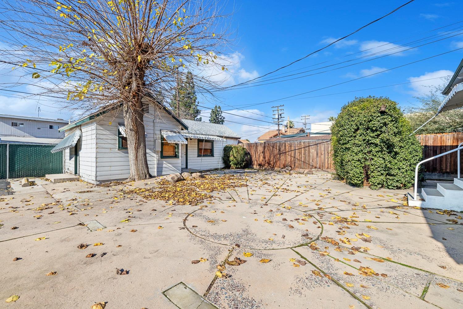 235 North Fulton Street Fresno, CA 93701 - Photo 29 of 43 a view of a backyard of the house