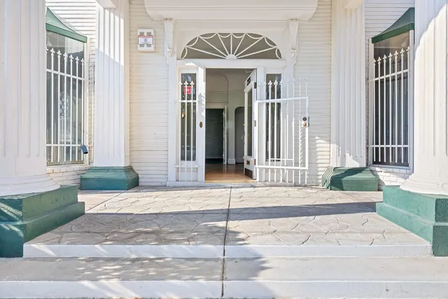 $575,000 | 235 North Fulton Street, Fresno, CA 93701