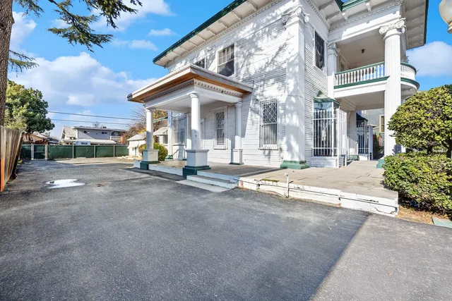 $575,000 | 235 North Fulton Street, Fresno, CA 93701