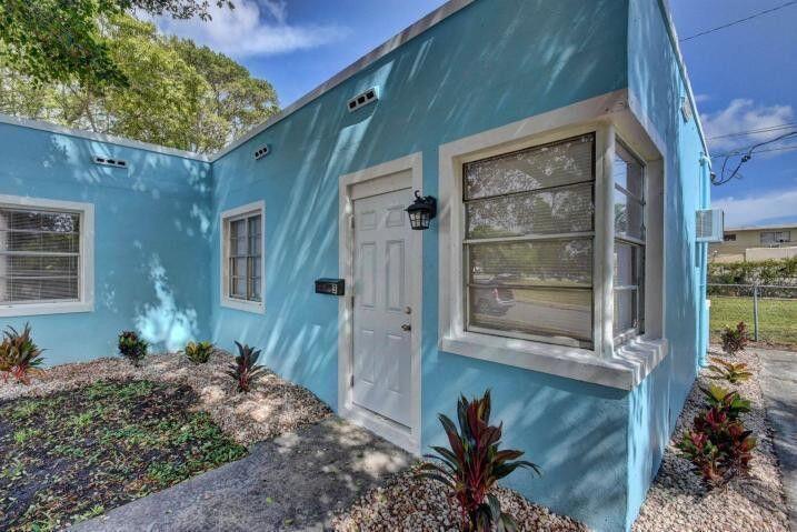 3000 Broadway Avenue, Unit 3 West Palm Beach, FL 33407 - Photo 14 of 19 a front view of a house