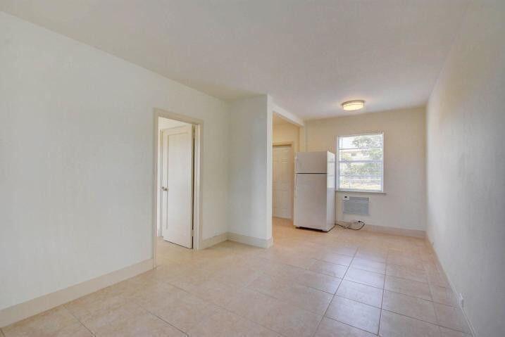 3000 Broadway Avenue, Unit 3 West Palm Beach, FL 33407 - Photo 8 of 19 an empty room with windows