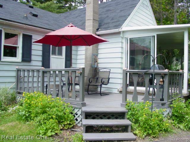 10361 North Rushton Road South Lyon, MI 48178 - Photo 3 of 33 Deck off Sun Room