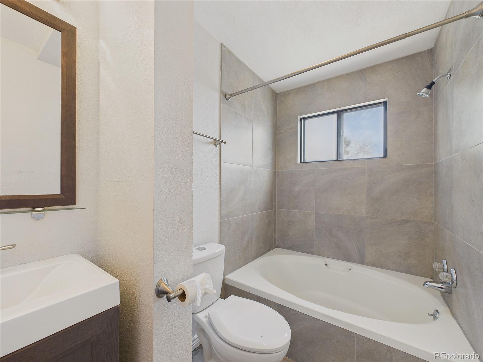6725 West 84th Way, Unit 72 Arvada, CO 80003 - Photo 7 of 20 a bathroom with a toilet a sink and bathtub