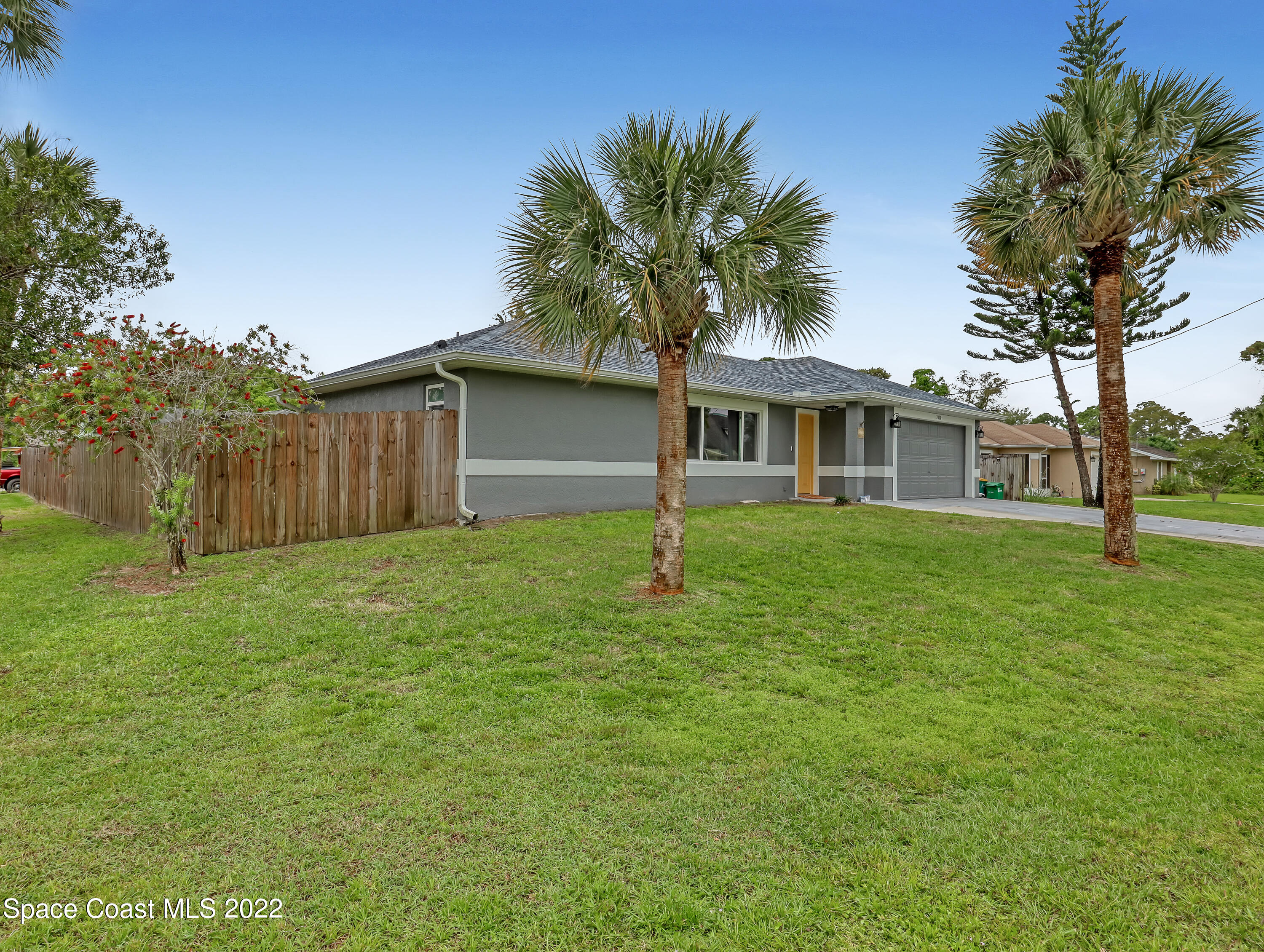 7010 Bayfront Road Cocoa, FL 32927 - Photo 34 of 36 a front view of house with yard and green space