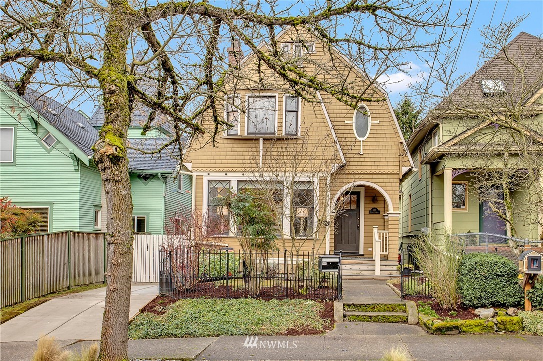 815 20th Avenue South Seattle, WA 98144 - Photo 33 of 33 a front view of a house with a garden