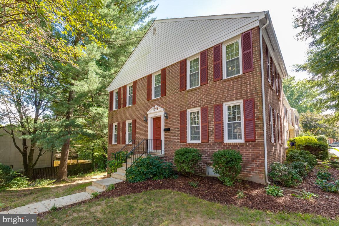 11841 Dunlop Court Reston, VA 20191 - Photo 1 of 30 a front view of a house with a yard