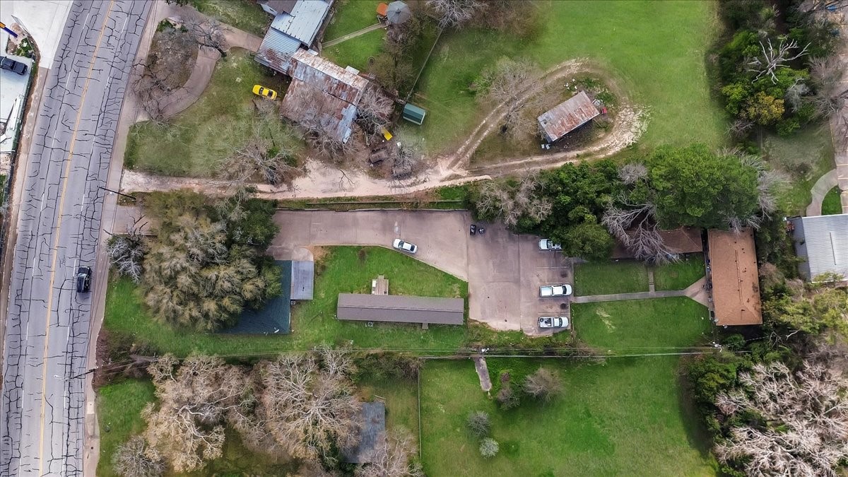 3102 Montgomery Road Huntsville, TX 77340 - Photo 3 of 24 Overhead view of the complex