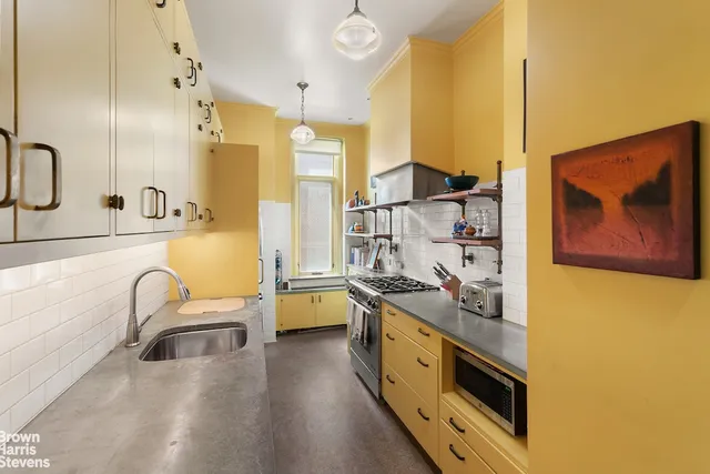 $2,350,000 | 435 East 52nd Street, Unit 6C | Midtown East