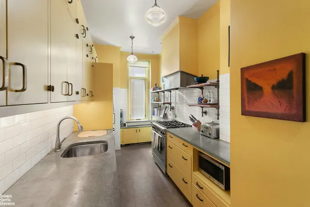 $2,350,000 | 435 East 52nd Street, Unit 6C | Midtown East