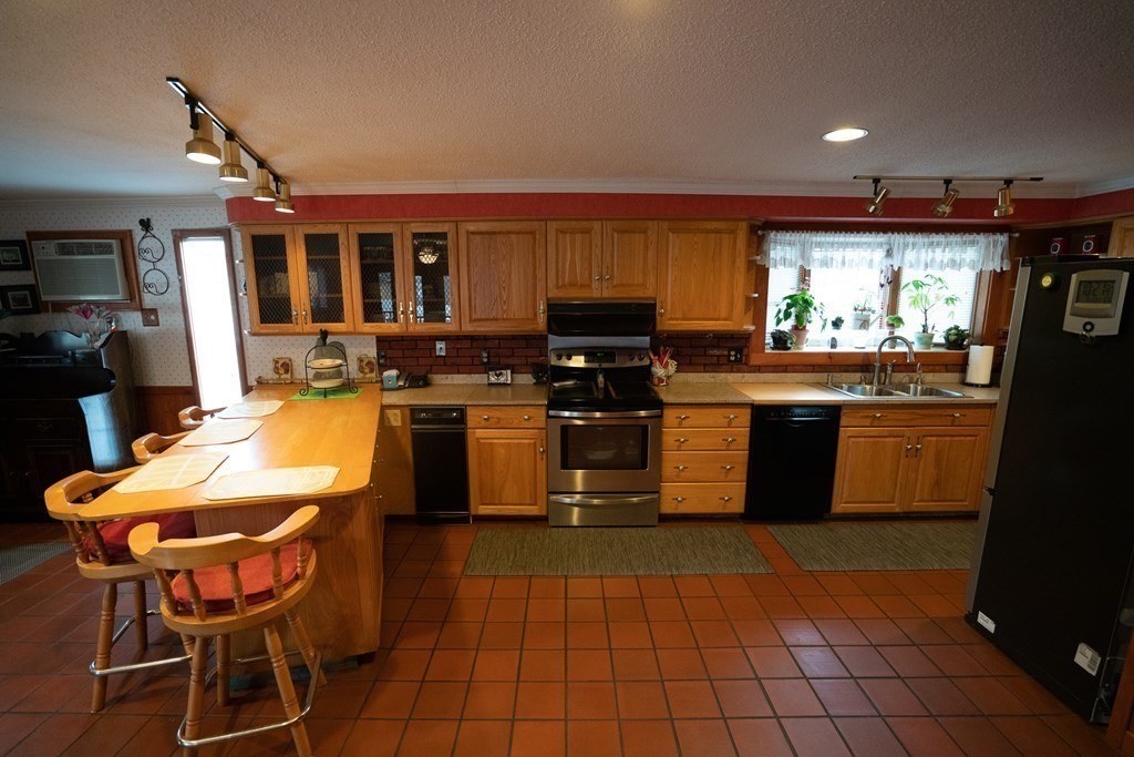 103 Pelham Road Amherst, MA 01002 - Photo 11 of 30 Gallery Image 11