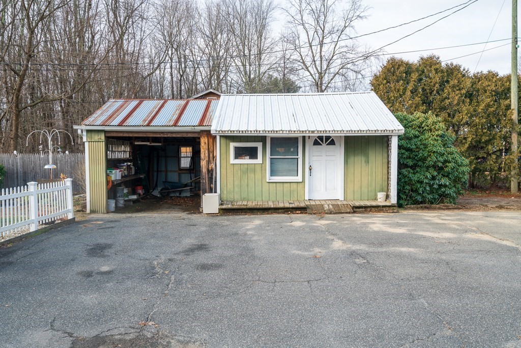 103 Pelham Road Amherst, MA 01002 - Photo 4 of 30 Gallery Image 4