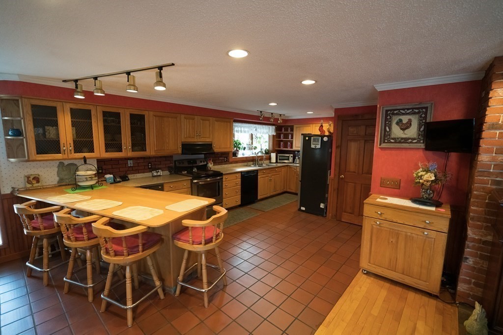 103 Pelham Road Amherst, MA 01002 - Photo 10 of 30 Gallery Image 10