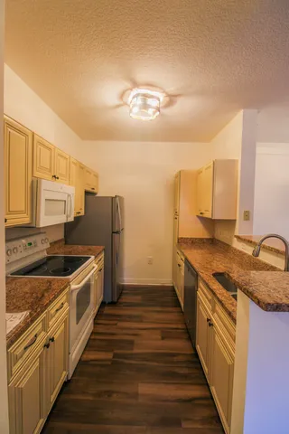 $2,430 | 1300 Park W Boulevard, Unit 401, Mount Pleasant, SC 29466