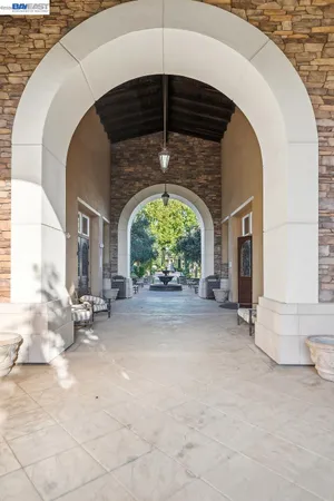 a view of a yard in front of house