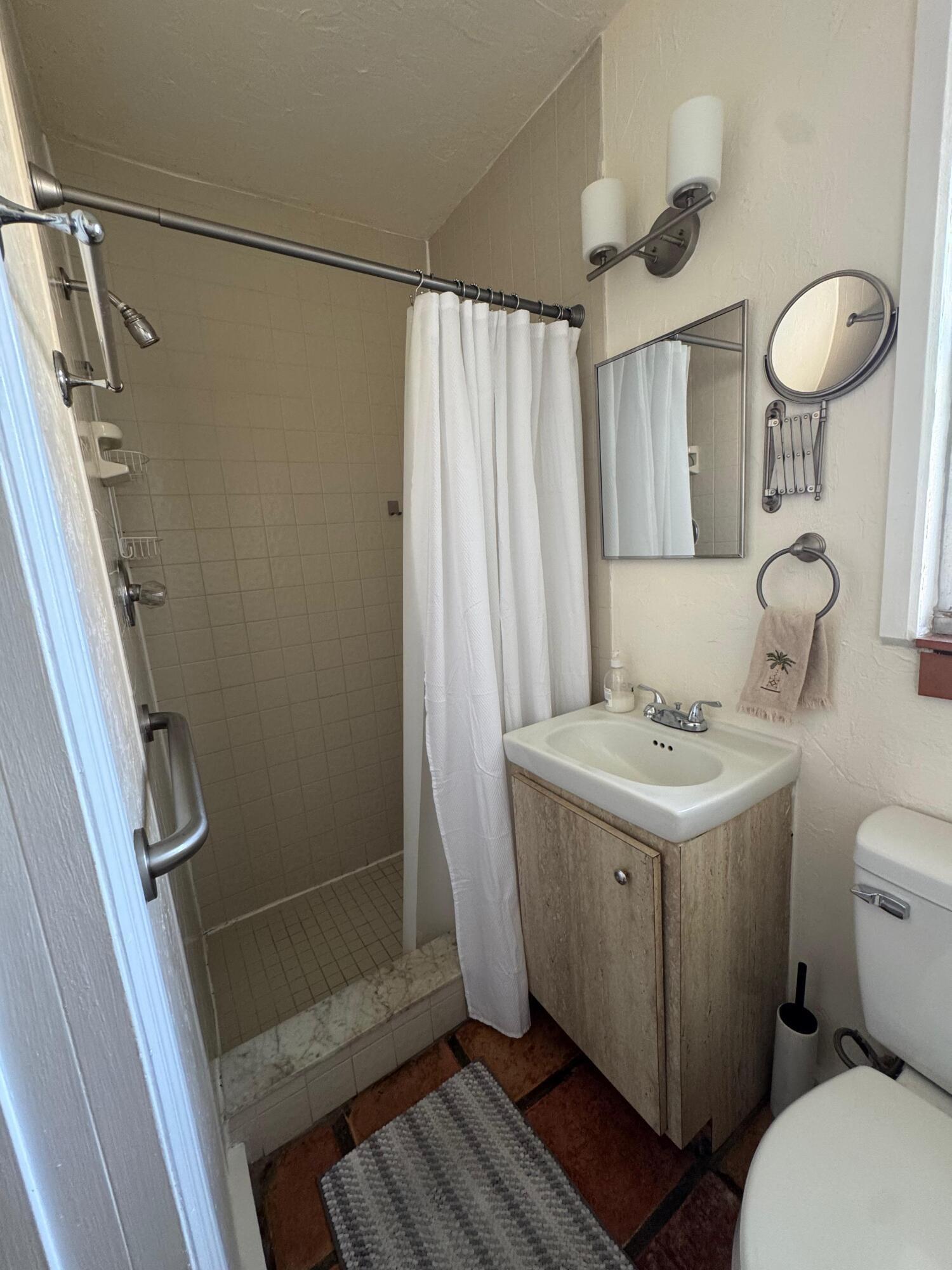 256 East 24th Street Riviera Beach, FL 33404 - Photo 9 of 21 WhatsApp Image 2025-11-18 at 22.05.05 (1