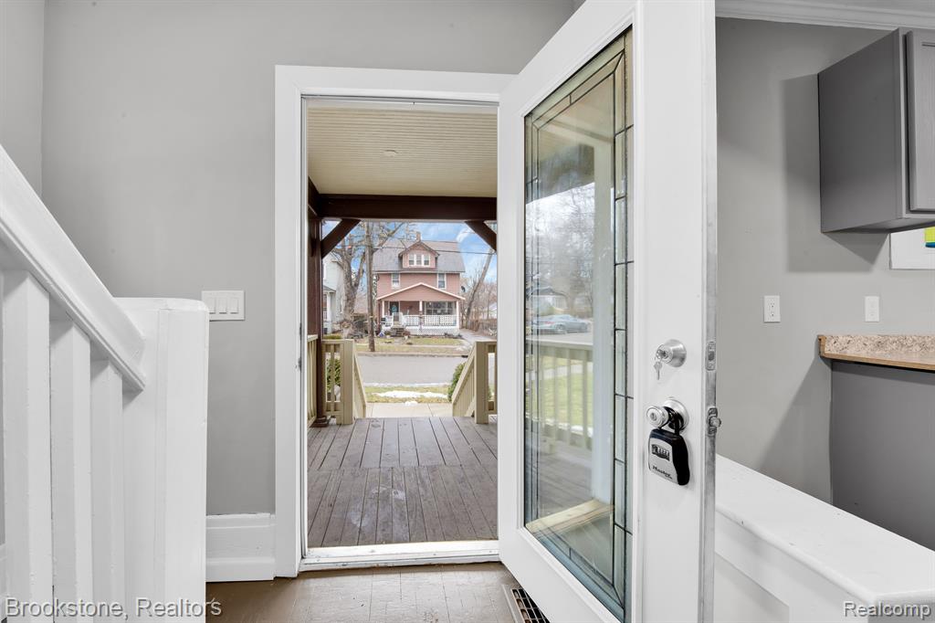47 Summit Street Pontiac, MI 48342 - Photo 4 of 33 Gallery Image 4